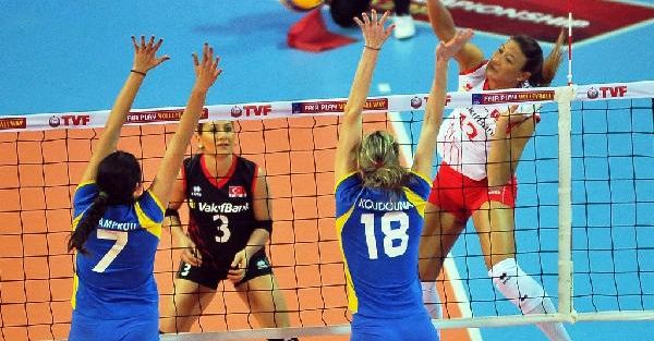 A Milli Bayan Voleybol Takimi, Cev Avrupa Kita Elemeleri'ne Galibiyetle Başladi