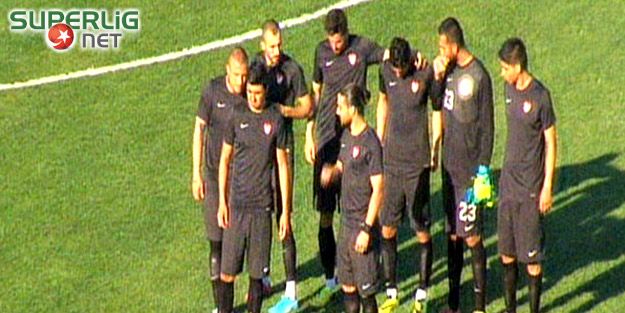 A Milli Futbol Takım siyah forma ile çıktı