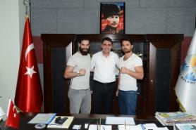 Adanalı boksör kardeşler, Büyükşehir Belediyesi’ni ziyaret etti