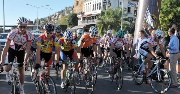 Alanya Sezon Sonu Bisiklet Yarişlari Başladi