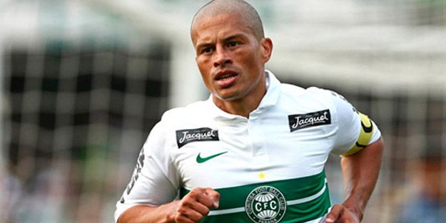 Alex de Souza isyan etti!