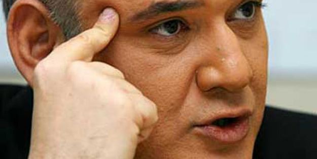 ''Alves, Cüneyt Çakır'a "Gel beni at ki takımım zorlansın" dedi. ''