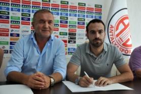 Antalyaspor'da çift imza