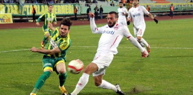 Antalyaspor son anda güldü