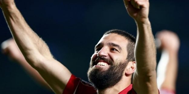  Arda Turan Beşiktaş forması giydi