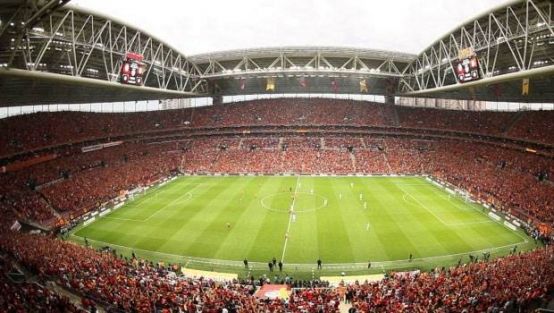 Arena'da bomba araması!