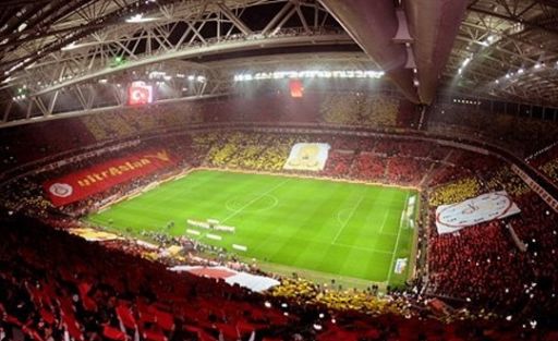 Arena'da Fatih Terim Pankartı!