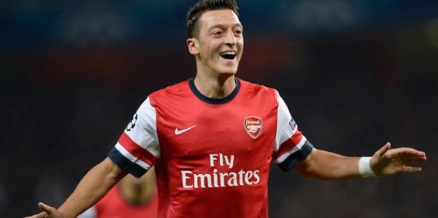 Arsenal yeni sözleşme için Mesut'u bekliyor