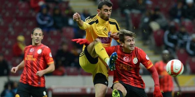 Aslan öldü öldü dirildi.. Galatasaray, penaltılarla tur atladı