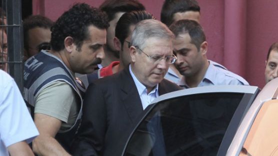 Aziz Yıldırım, Hacıosmanoğlu'nu mahkemeye verdi