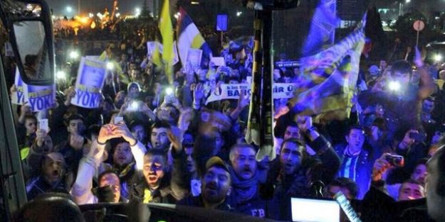 Aziz Yıldırım İstanbul'a geldi!