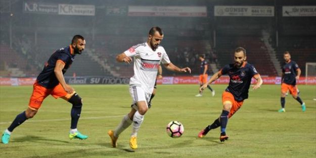Başakşehir fırtınası sürüyor!