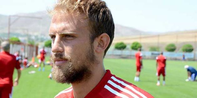 Berk'in hedefi, Roberto Carlos gibi olmak