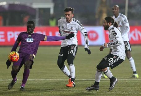 Beşiktaş 90'da 3 puanı kaptı