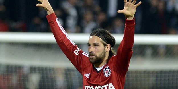 Beşiktaş iki oyuncunun sözleşmesini uzatıyor