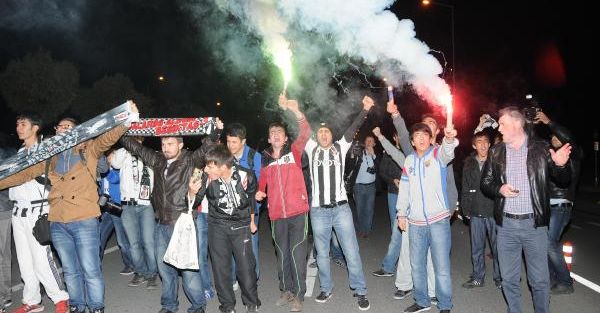 Beşiktaş Kayseri’De Meşale Ve Çiceklerle Karşilandi'