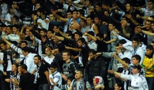Beşiktaş Taraftarından Anlamlı Pankart!