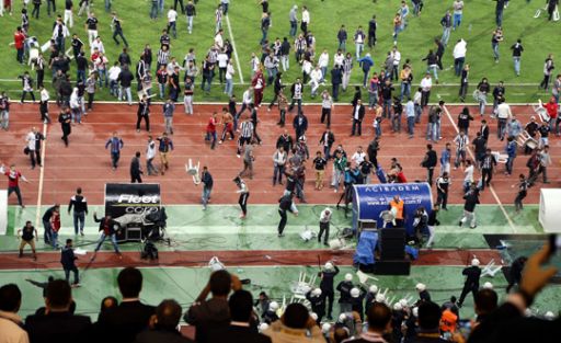 Beşiktaş'ın Cezasına Tepki Yağdı!