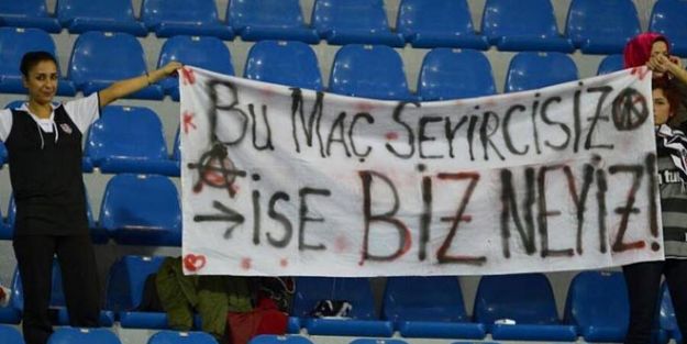 Beşiktaşlı kadınlar, TFF'yi bu pankartla protesto etti.