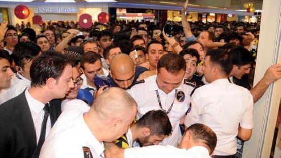 Biber gazlı imza töreni!