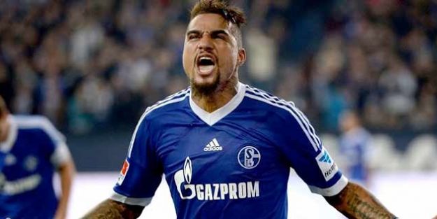 Boateng adım adım Aslan’a..