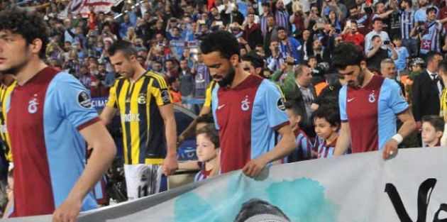 Bosingwa, F.Bahçe soyunma odasına gitti