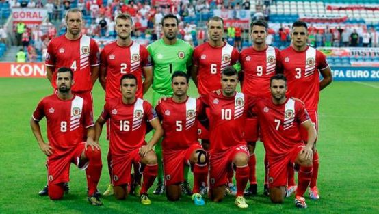 Bu takımda iki futbolcu var