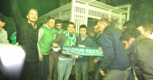 Bursaspor Taraftarindan Batalla'ya Meşaleli Veda