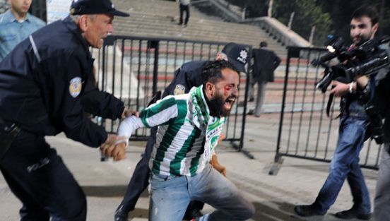 Bursasporlu taraftar kör olma riskiyle karşı karşıya!