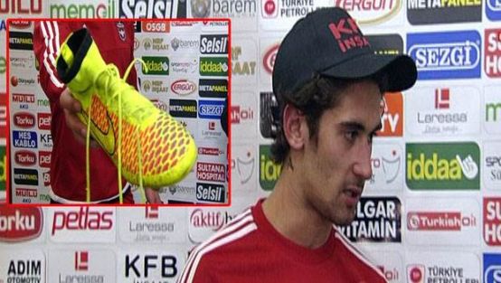 Caner abi bana ayakkabı borçlu.