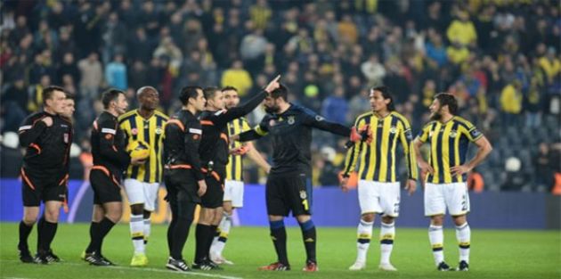 Caner Erkin kırmızı kart gördü!