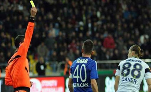 Caner Hakemin Başını Yaktı!