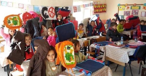 Çarşi'dan Köy Okullarina Yardim Kampanyasi