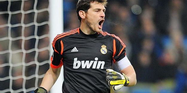 Casillas Gidiyor!