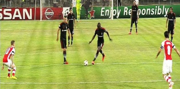 Demba Ba, Arsenal'e zor anlar yaşattı