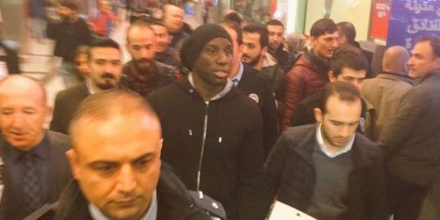 Demba Ba İstanbul'da!