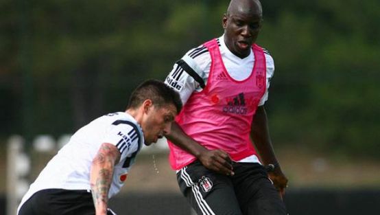 Demba Ba ve Sosa sevindirdi