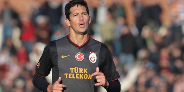 Devre arasında geldi, ayrılmak istiyor