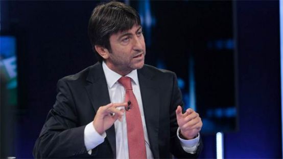 Dilmen ısrarlara dayanamadı.