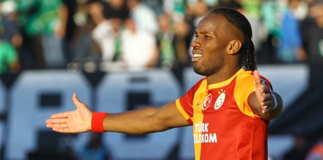 Drogba, Sneijder'e Tepkili!