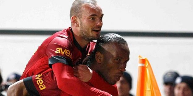Drogba ve Sneijder Para bastı