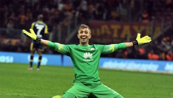 Dünya devi Muslera'yı listesine aldı!