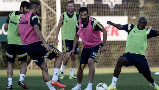 Emre ve Emenike çarpıştı.