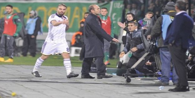 Emre'den Caner'e tepki:Ne yaptığını sanıyorsun