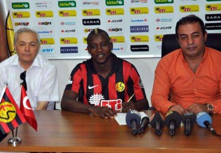 Eskişehirspor İbrahim Sissoko'yu 3 yıllığına renklerine bağladı