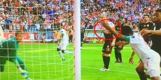Eto'o'dan olay yaratan gol!