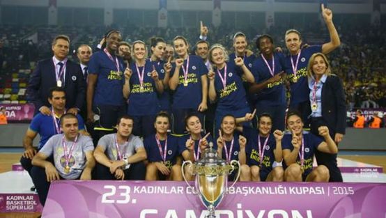 Fenerbahçe kupasını aldı.
