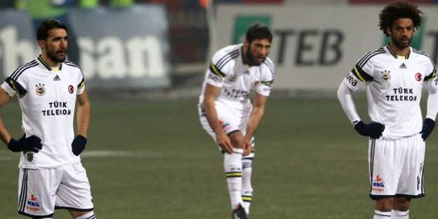 Fener'in Gündüzü Karanlık, Gecesi Aydınlık