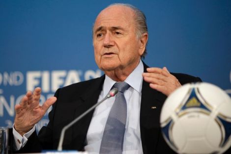 Fifa Başkani Sepp Blatter'e tepkiler sürüyor