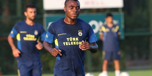 Formasını yere atan Emenike idmana çıktı! Taraftar öfkeli